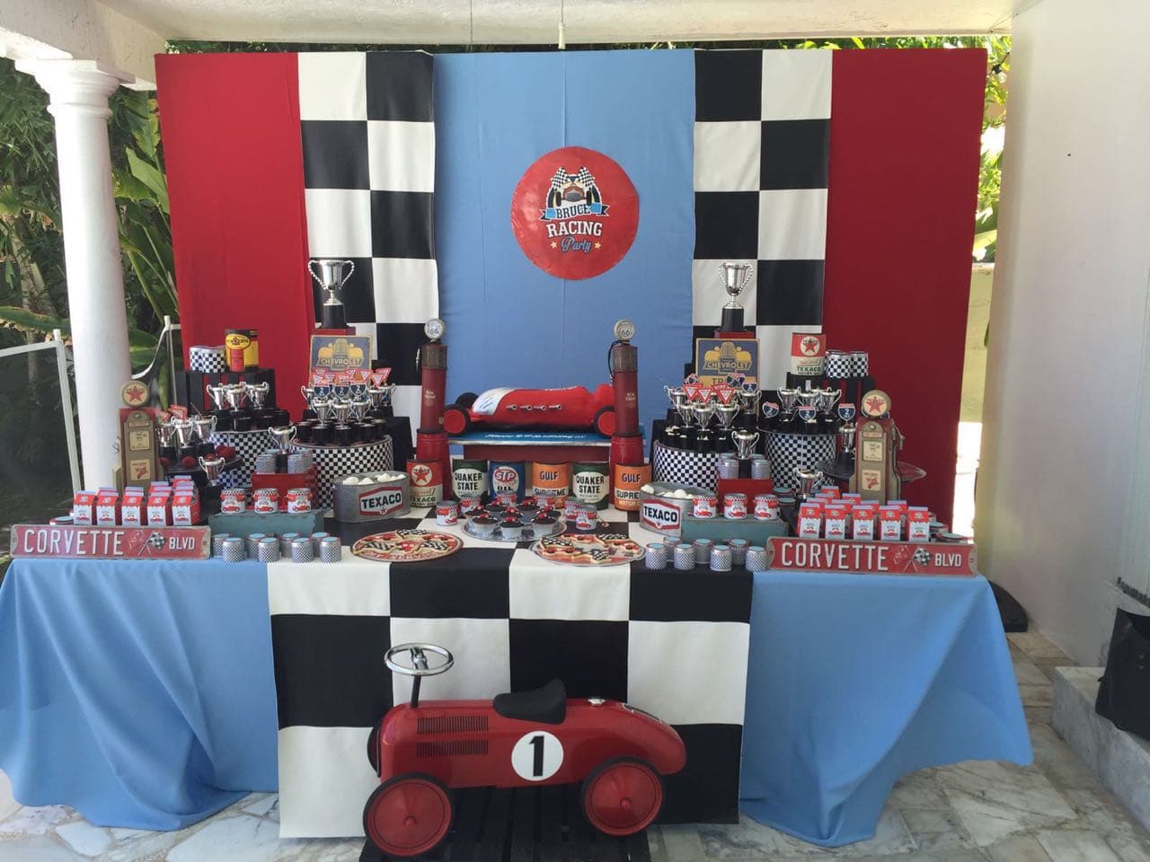 ¿Alguien gusta? La carrera de Bruce lista para comenzar.