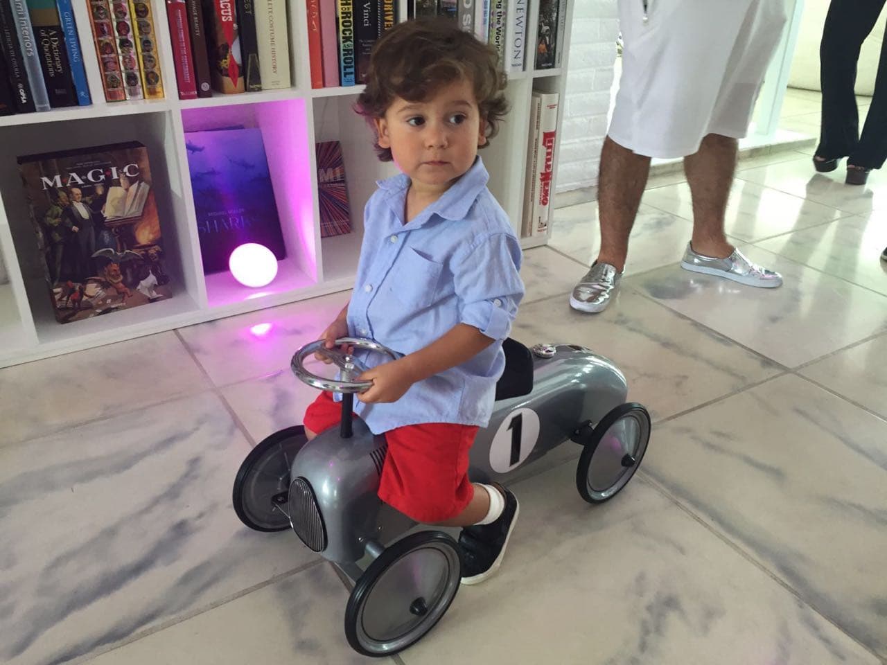 Baby Bruce cumple 2 años y todo estaba listo para celebrar en grande.