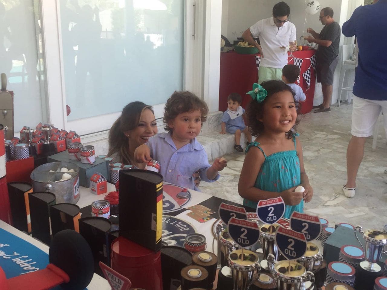 Nos encantan ver que Bruce ya es un niño grande.