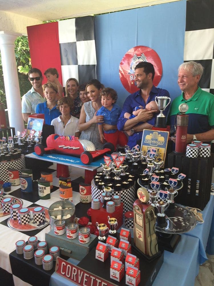 Todos felices celebrando a tan guapo príncipe.