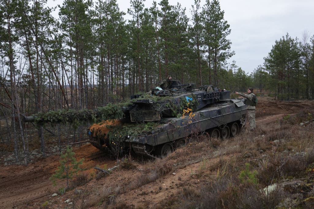 Alemania autoriza entregar a Ucrania sus tanques Leopard 2
