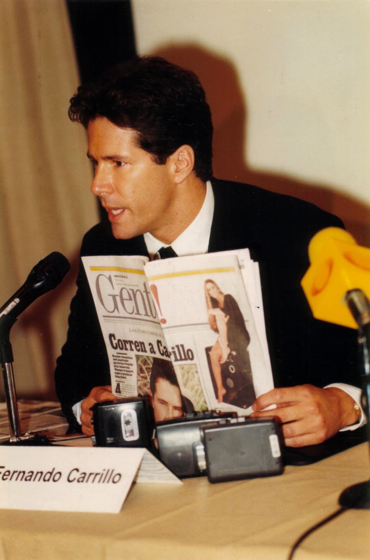 "Es el momento de regresar y 
<b>devolver tantas bendiciones</b> que he recibido y sigo recibiendo de Dios", explicó. 
<br>