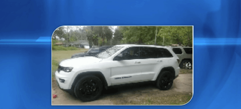 Este es el auto que conduce Bianca Hernández. Tiene placa temporal de Carolina del Norte.