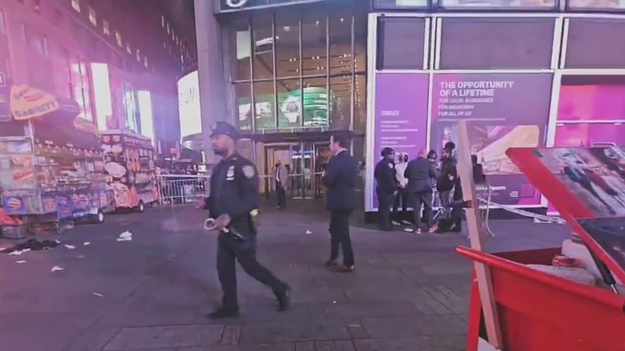 Adolescente es apuñalado en el cuello tras enfrentamiento con vendedor en Times Square
