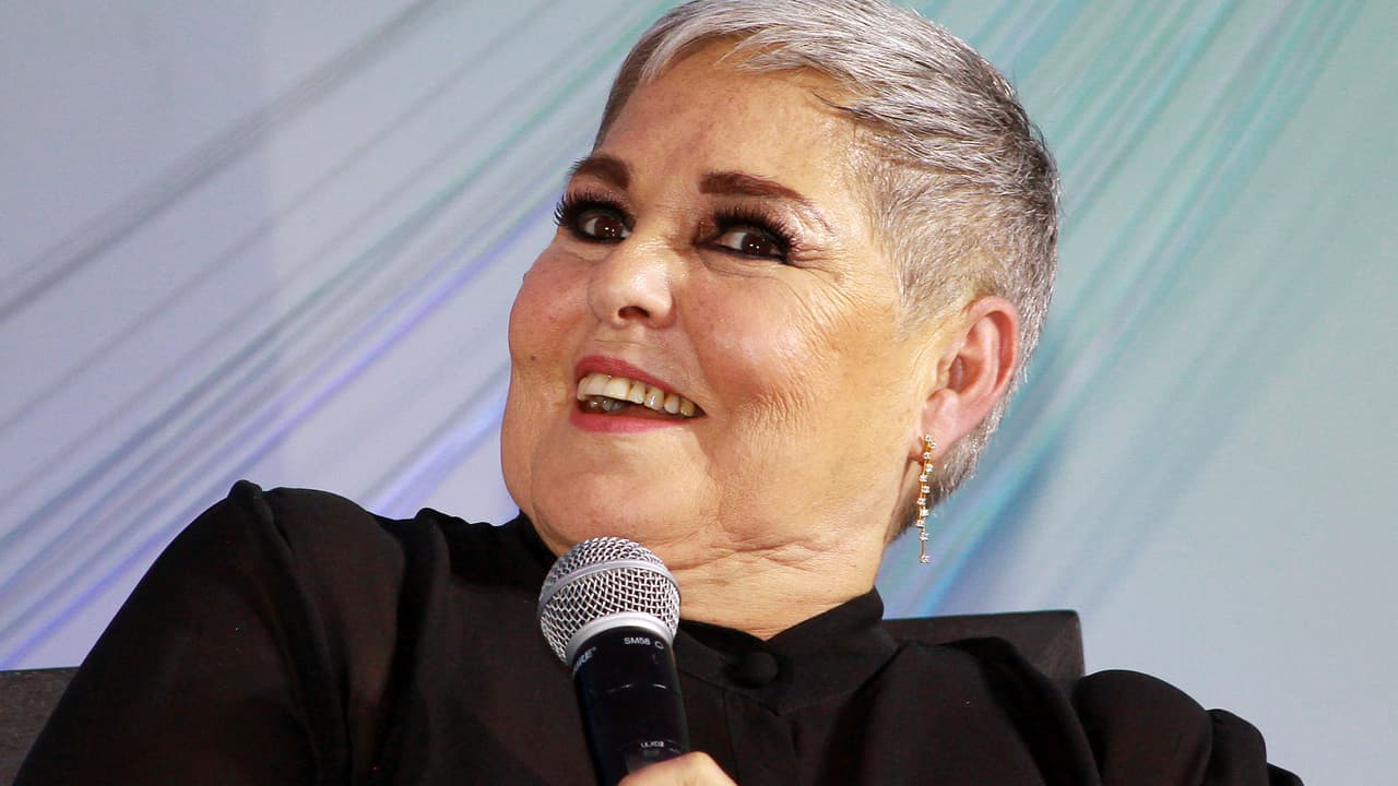 Lupita D'Alessio admite que se siente más nerviosa que nunca cuando sale a cantar