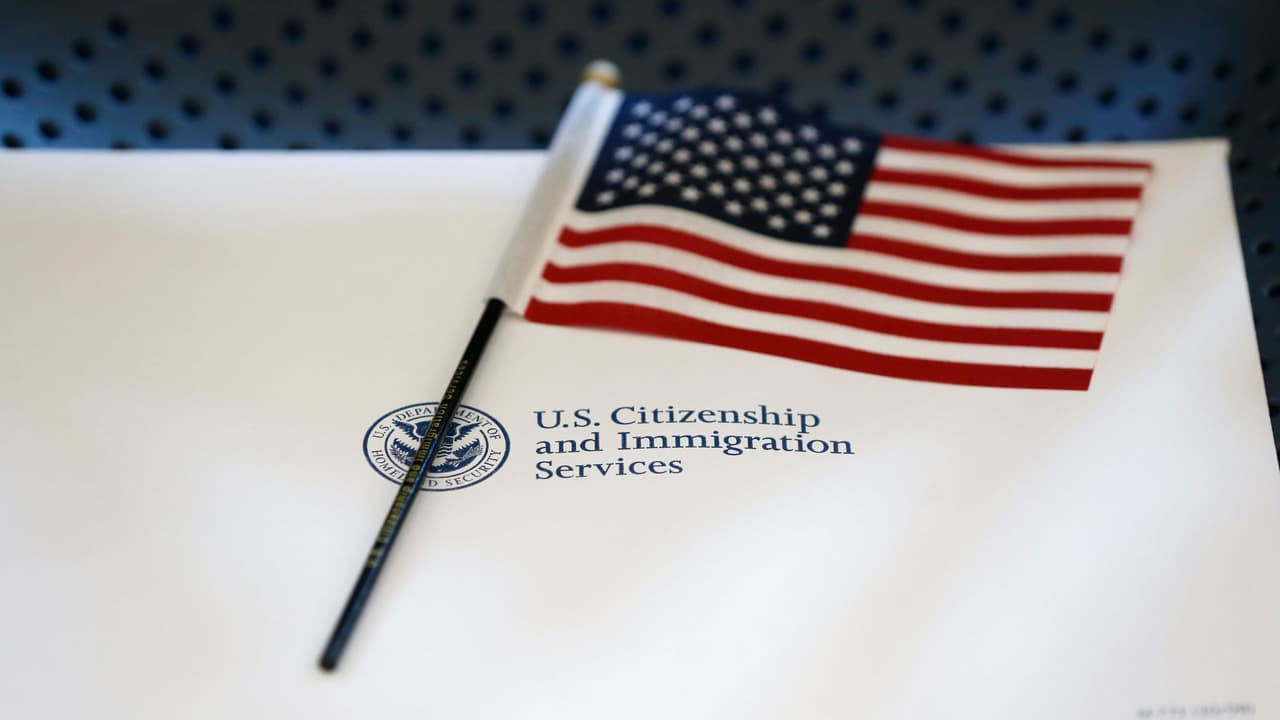 Asilo afirmativo y permisos de trabajo: respondemos tus preguntas de inmigración de la semana