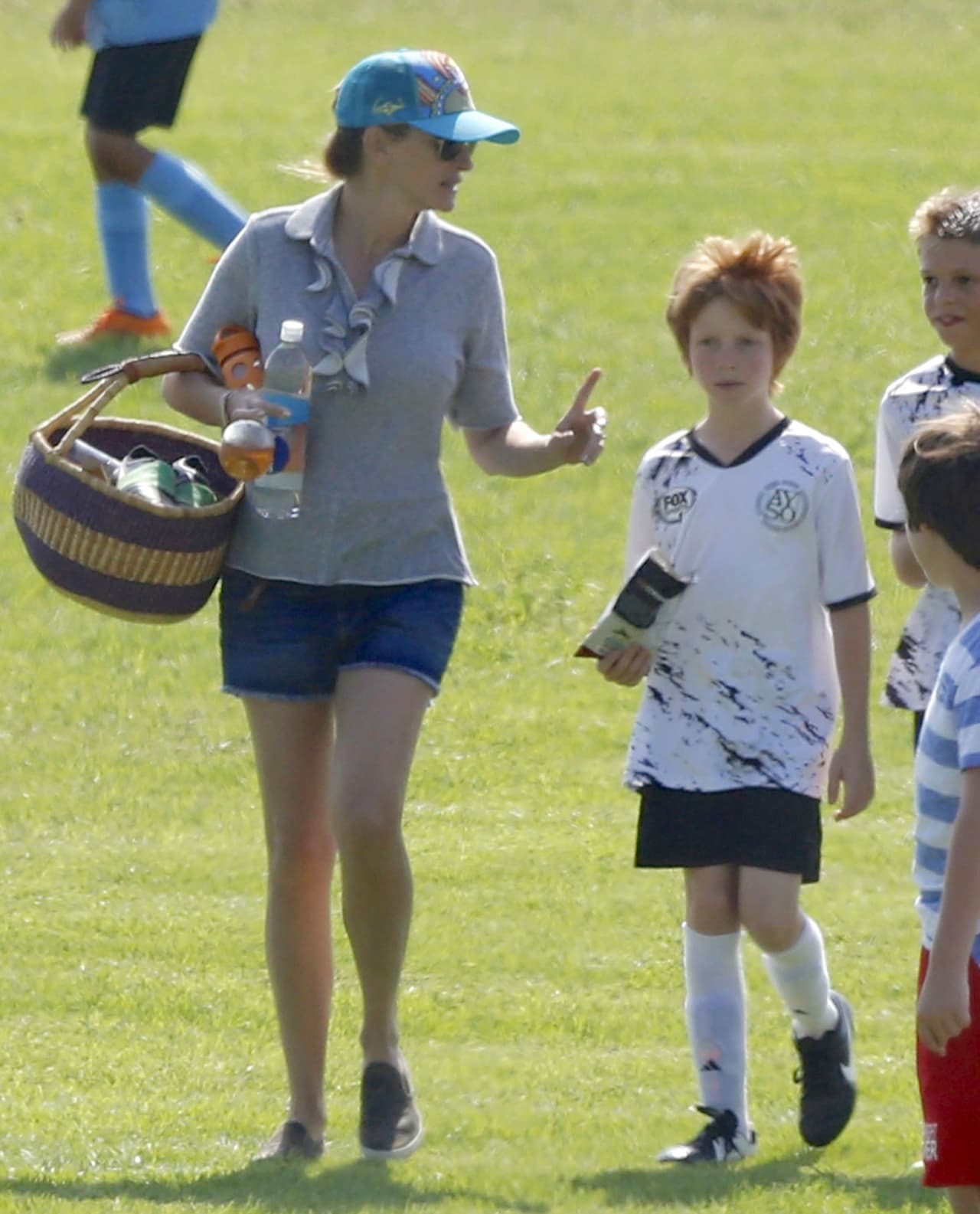 ¿Le estará dando consejos?