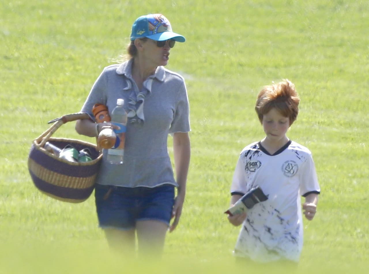 Llevó hasta la canasta de picnic.