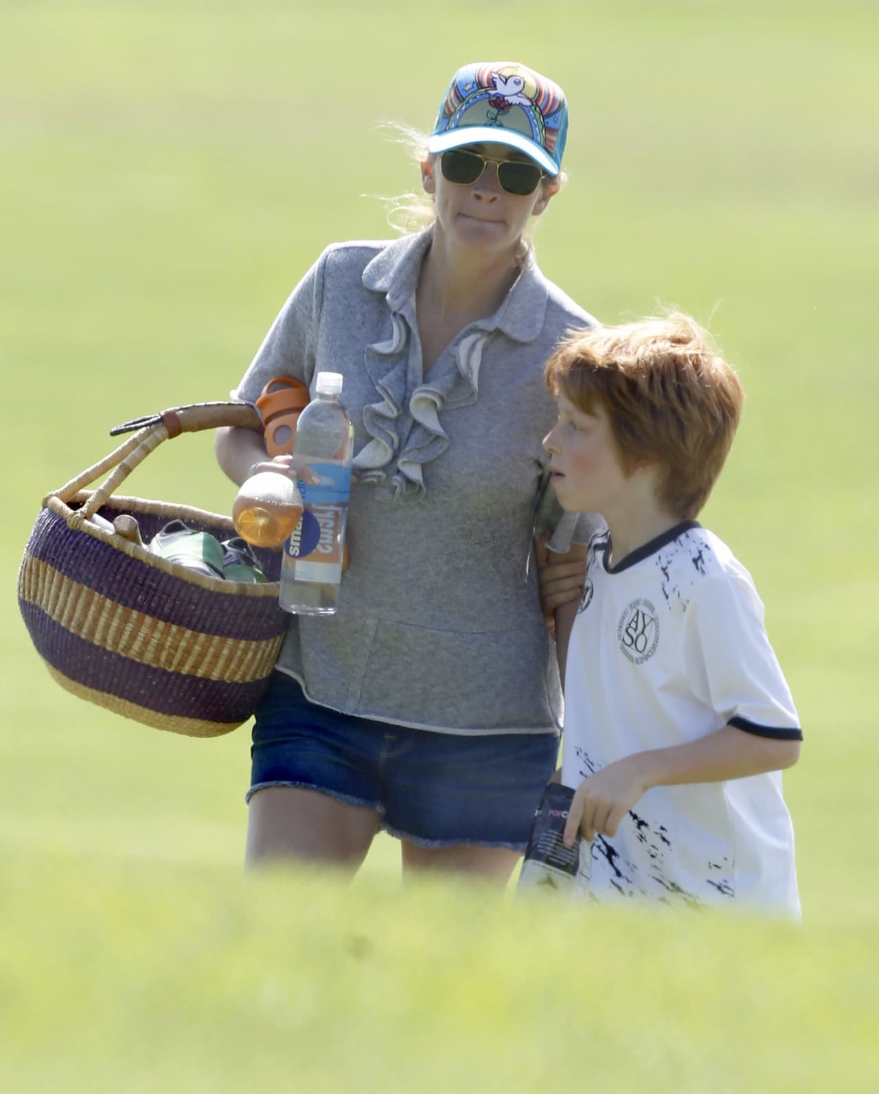 Se nota que el chico disfrutó el partido.
