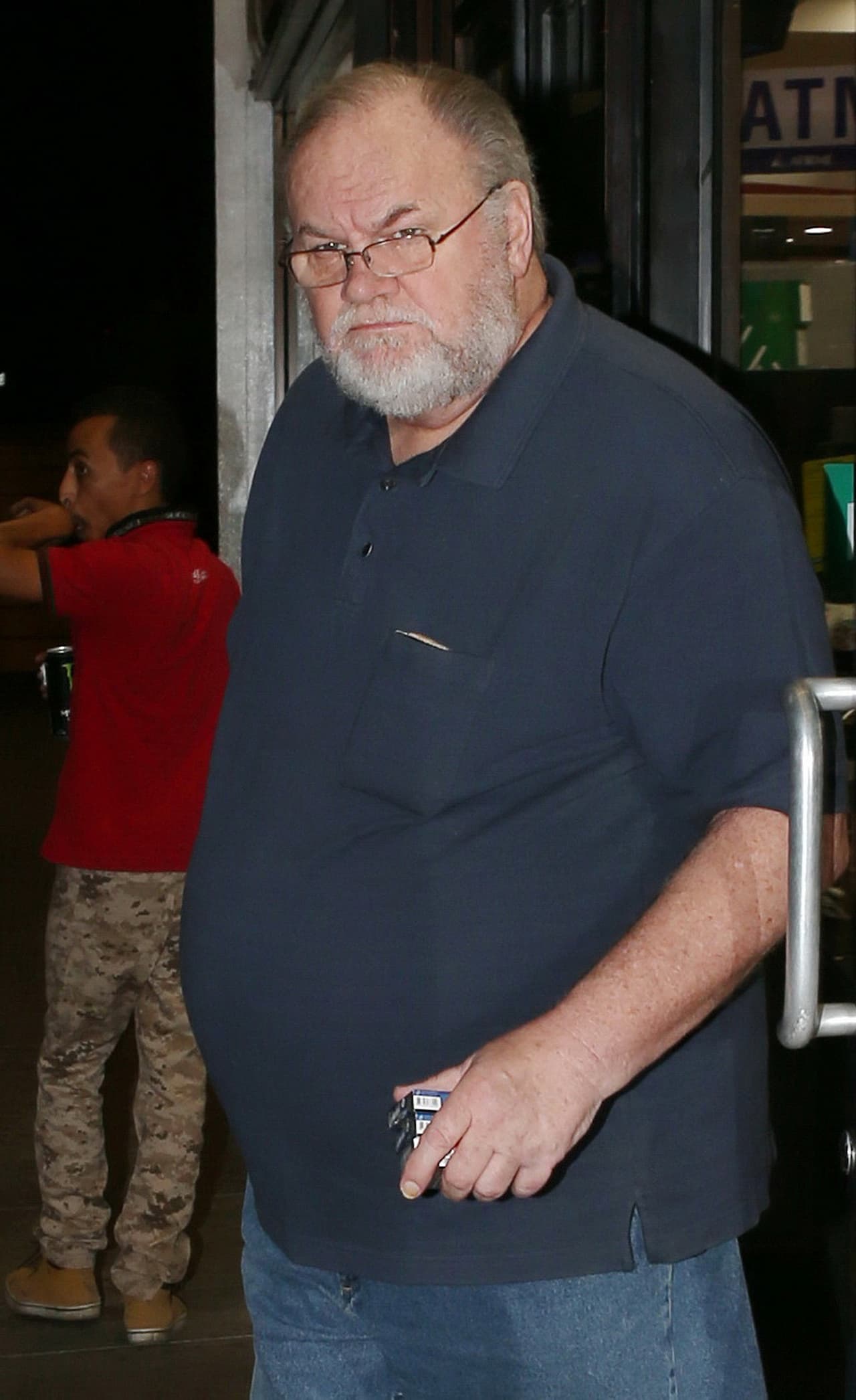 Thomas Markle pasa sus días de retiro relajándose en su casa de Rosarito. Ocasionalmente visita el supermercado local para comprar víveres, según el Daily Mail.