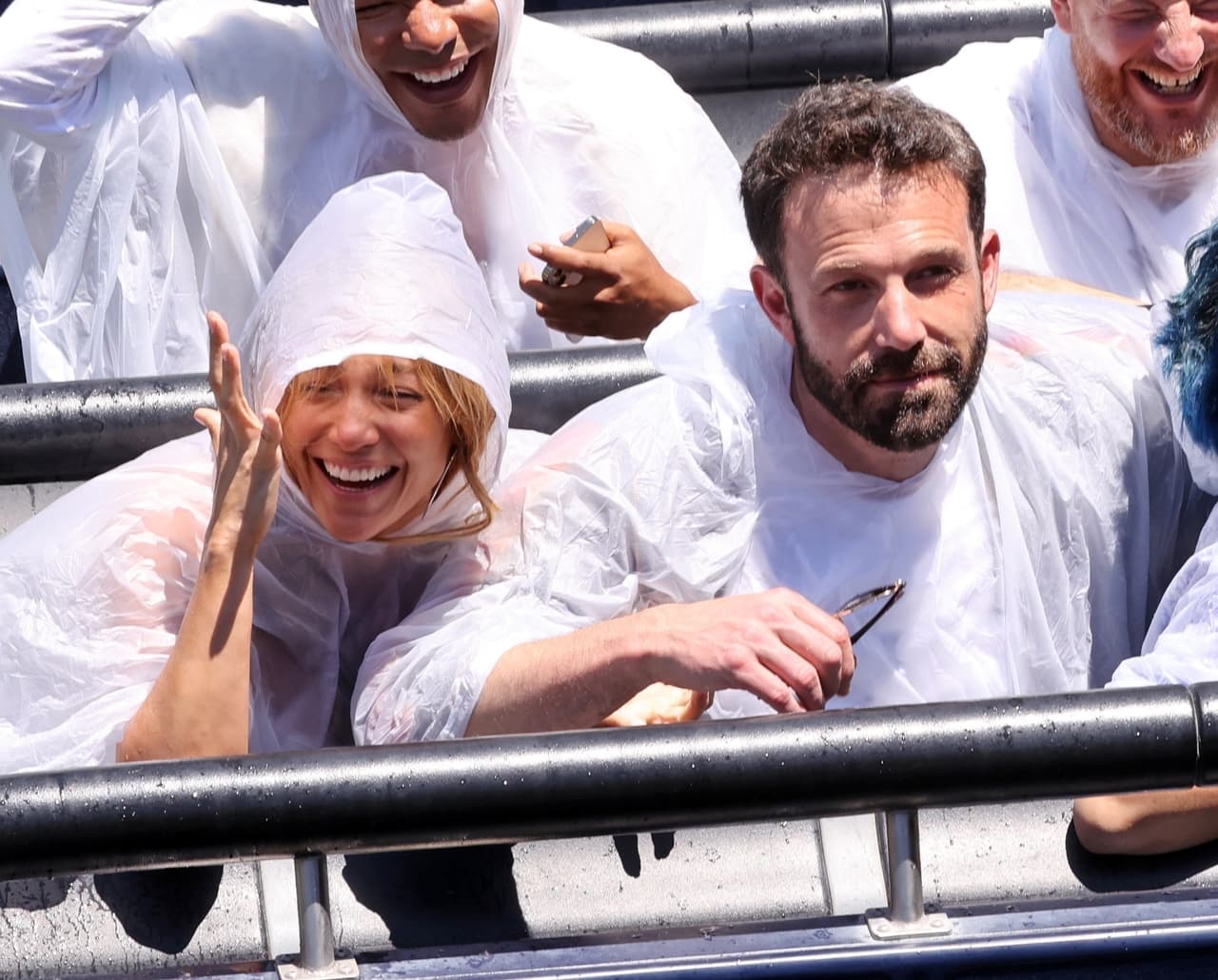 Estallaron en felicidad cuando se subieron a algunas de las atracciones del parque, sin importar que estaban empapados. 
<br>