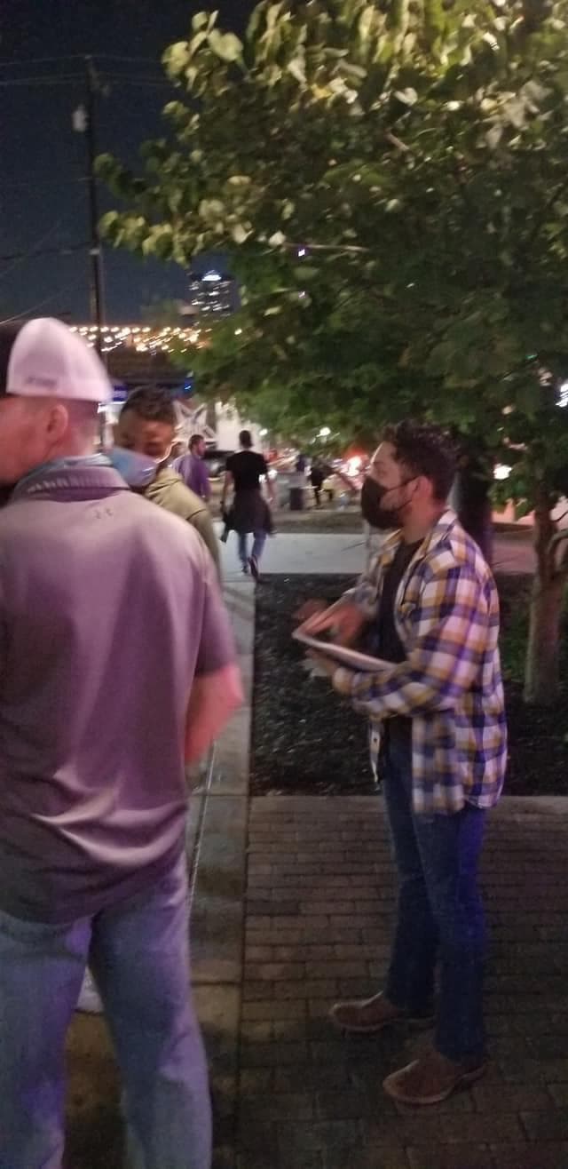 Las mujeres dijeron que planean reunirse nuevamente el próximo sábado en el área de Deep Ellum para continuar con la búsqueda.
<br>
<br>