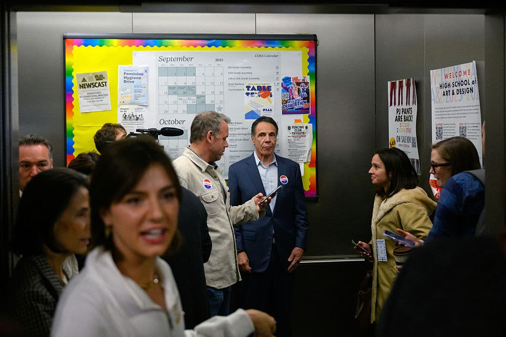 <b>El presidente de los Estados Unidos, <a href="https://www.univision.com/noticias/politica/gobierno-de-trump-ultimas-noticias-en-vivo-lunes-3-de-noviembre" target="_blank">Donald Trump</a>, respaldó al exgobernador Andrew Cuomo</b> como nuevo alcalde de la ciudad de Nueva York.