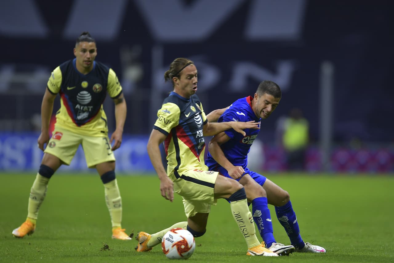 El partido comienza a tener llegadas por ambos lados y el sufrimiento empieza a aparecer.