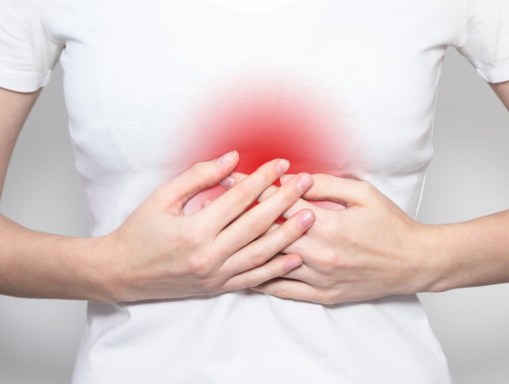 El aspecto del corazón, pero más bien el plexo solar, en esa sección que va de la boca del estómago, ten mucho cuidado.