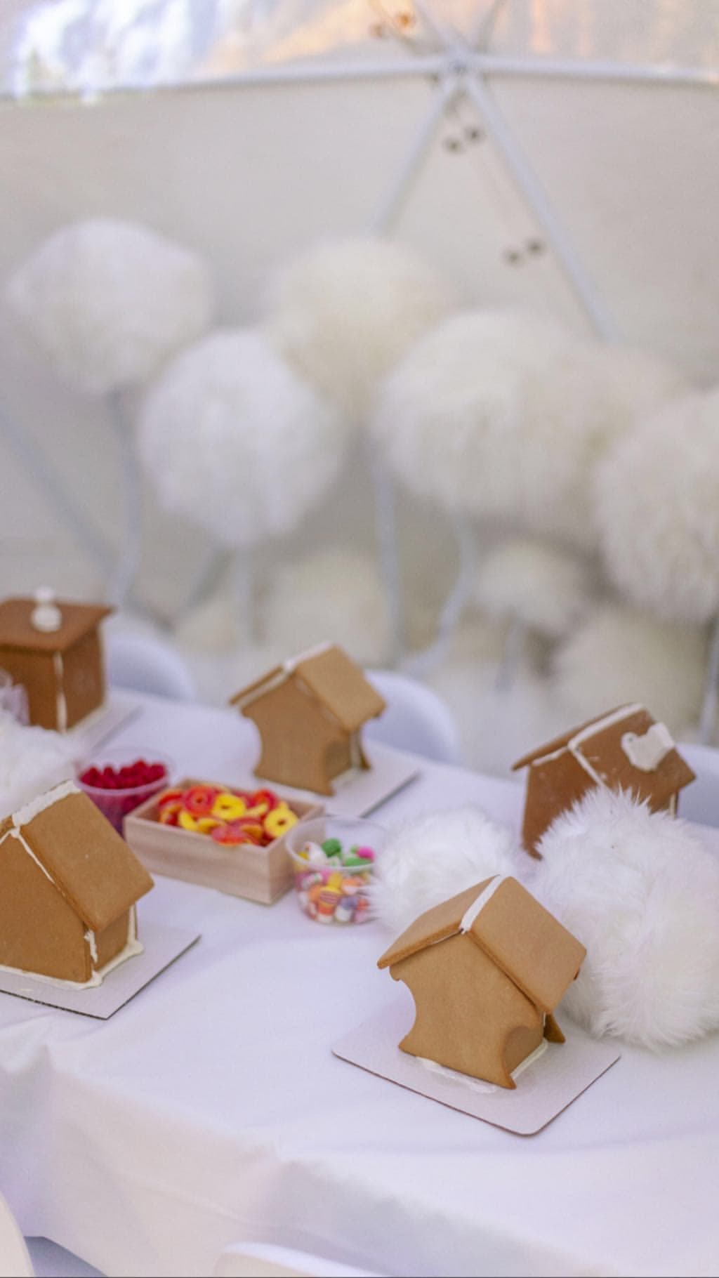 “Había tanta comida por todas partes, a Kris le encanta tener banquetes para la gente, aunque ella no coma mucho. Siempre es de primera calidad, con un montón de verduras de temporada y pan artesanal, ensaladas de hoja, carnes de primera calidad y platos saludables también".
<br>