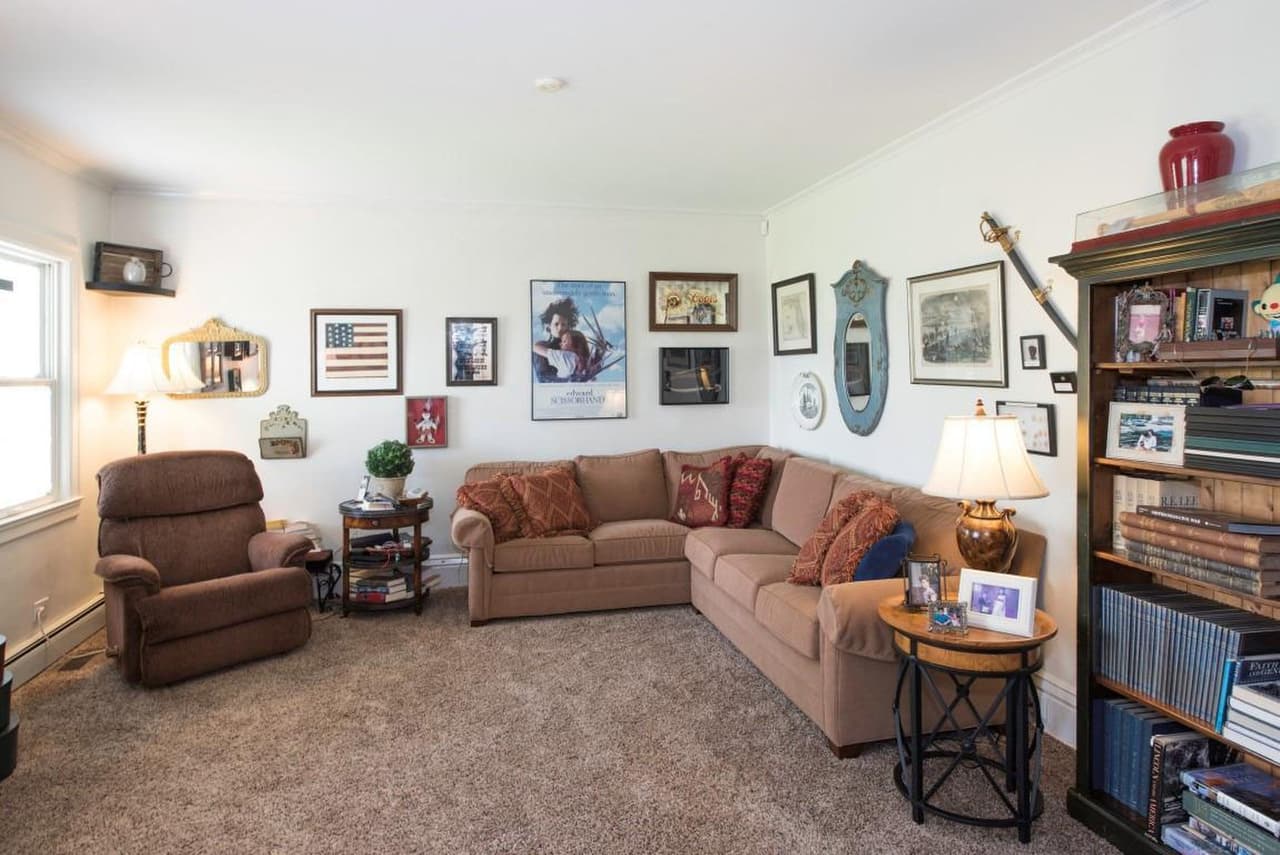 Entre los actractivos del lugar, destacó que además de los graneros y establos, cuenta con una residencia, de 5,944 pies cuadrados.