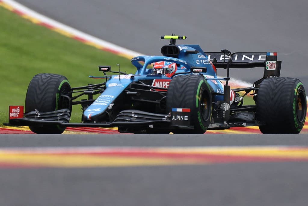 Max Verstappen aseguró la pole position con un tiempo de 1:59.765, sorpresivamente el piloto que consiguió el segundo mejor tiempo fue el británico George Russell con 2:00.086 y en la tercera plaza quedó el heptacampeón de la Fórmula 1, Lewis Hamilton, con un tiempo de 2:00.099.