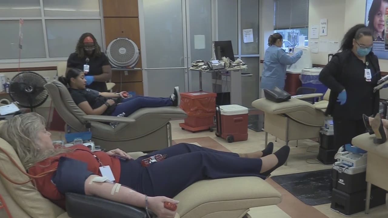 Comunidad al sur de Texas se solidariza y dona sangre para las víctimas del tiroteo en Uvalde