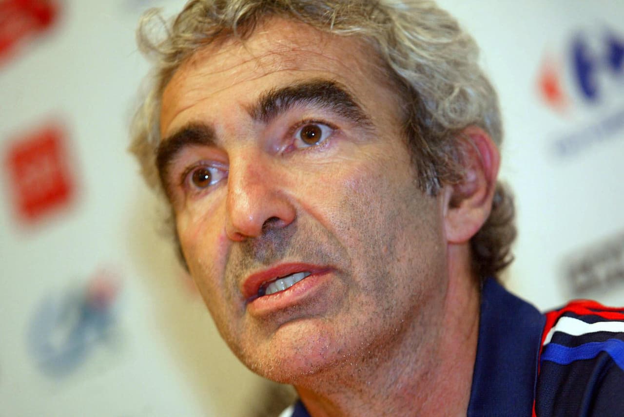 <b>RAYMOND DOMENECH</b>
<br>El entrenador francés, a cargo de la selección de su país, ha tenido varios conflictos en su historia, sobre todo tras el Mundial de Sudáfrica 2010. Pero quién diría que es todo un fanático de los horóscopos, y seguramente le encantaría leer las predicciones de nuestro querido profesor Zellagro.
