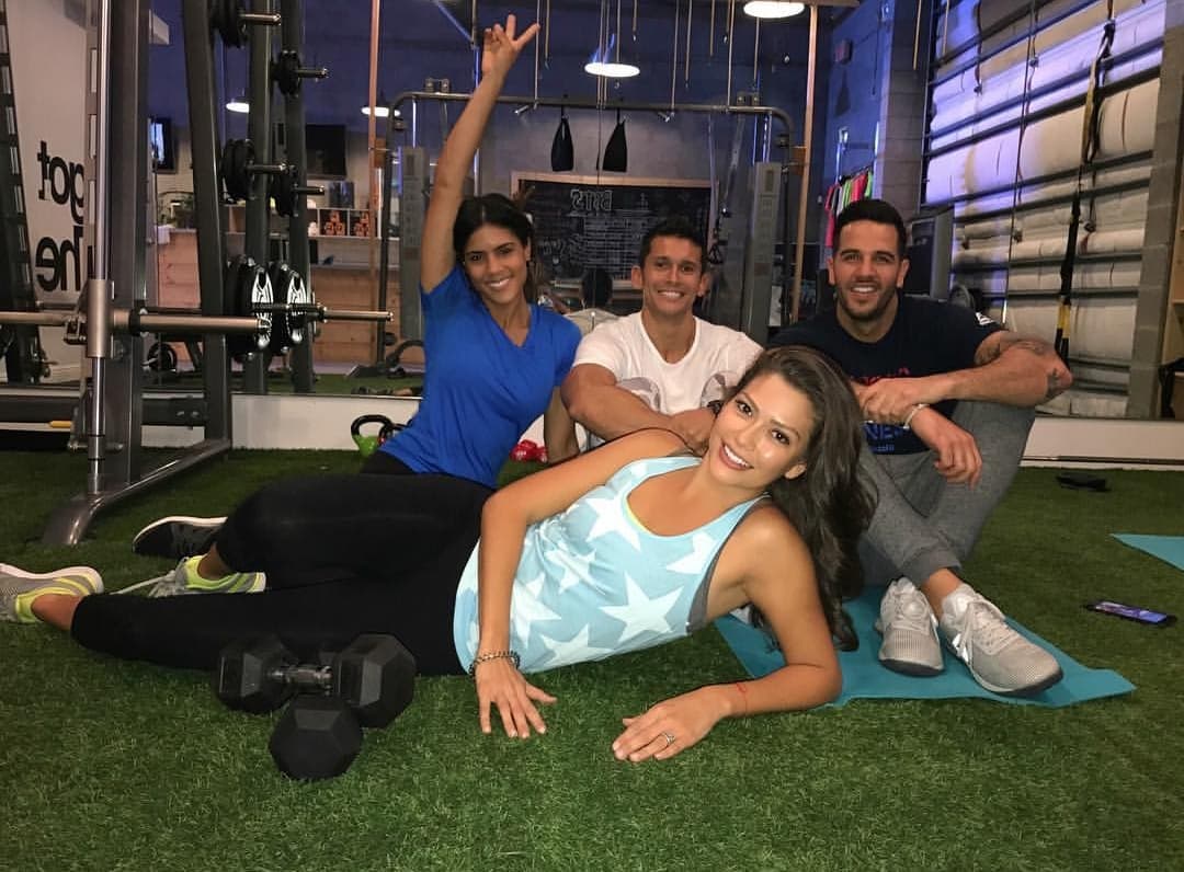 Además de entrenar con su hija, en ocasiones la conductora de Despierta América se ejercita con sus compañeros del show. Francisca Lachapel y el chef Yisus también son fans del deporte.