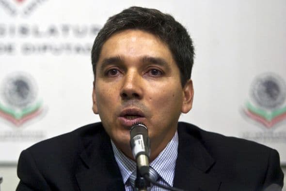 La Procuraduría General de la República (PGR, fiscalía) informó que la Interpol emitió ficha roja para buscar en 188 países al ex legislador Julio César Godoy Toscano, acusado de delincuencia organizada y operaciones con recursos de procedencia ilícita.