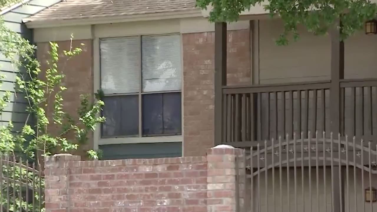 <b>¿Me pueden desalojar, aunque haya una crisis de salud pública? </b>
<br>El Tribunal Supremo de Texas ha suspendido la mayoría de los desalojos, incluidos aquellos causados por no pagar la renta. Una persona podría seguir enfrentándose a un desalojo por considerarse una amenaza inminente de daño físico a otros o por participar en actividades delictivas. El administrador de la propiedad le podría enviar una notificación para desocupar por incumplimiento del pago de la renta.