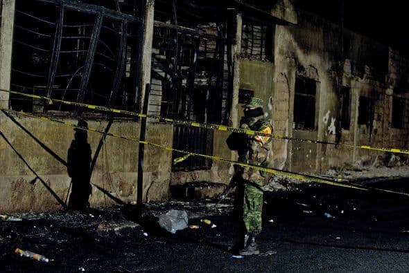 Mientras tanto, las autoridades de Protección Civil detectaron en la zona del desastre 60 tomas clandestinas más, lo que habla de un grupo bien organizado de robo de crudo en México.