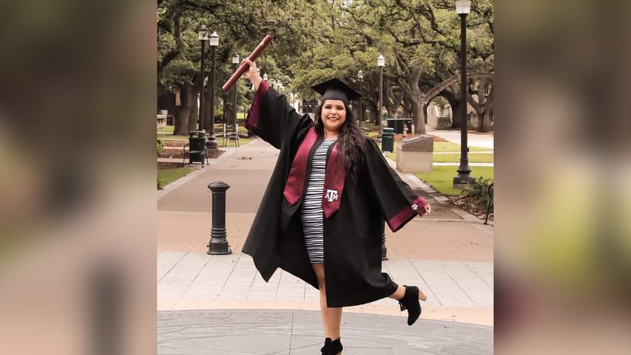 Graciela Leija - "Mi hija graduada de la Universidad de Texas A&M clase 2020 👍".