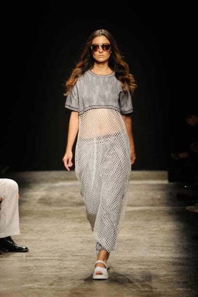 Si te gustan los lentes frescos y juveniles, este estilo es para ti. Puedes encontrar lentes con micas tipo espejo en distintos colores.