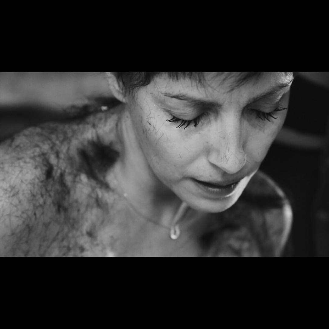 El film 'Inside the Castenet' en el que se documenta el corte de pelo.