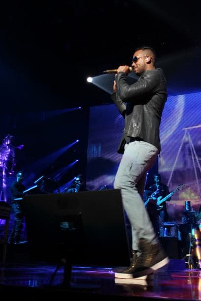 El Rey de la Bachata tuvo casa llena en el Toyota Center este miércoles, ve aquí las mejores imágenes de la noche.