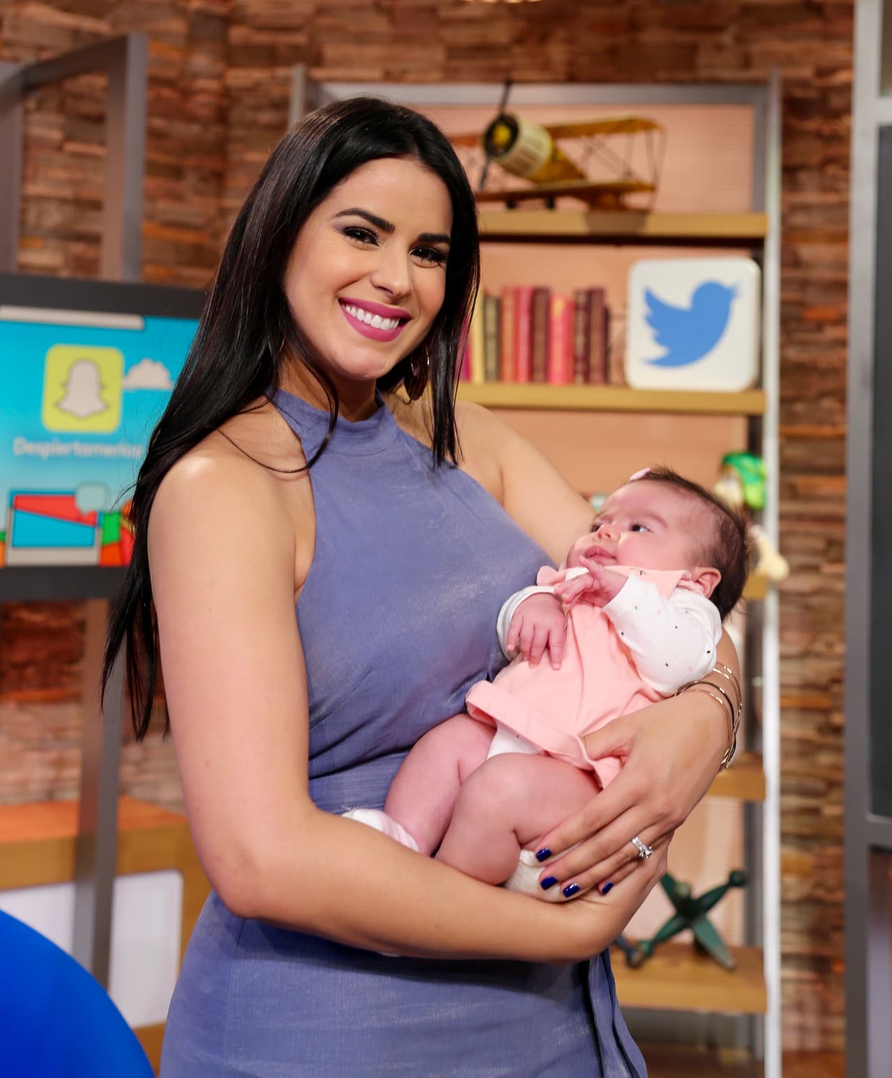 Penélope Menendez De Roide pesó 8.5 libras y midió 21 pulgadas. En septiembre, la exreina presentó a su hija de 2 meses en el show Despierta América.