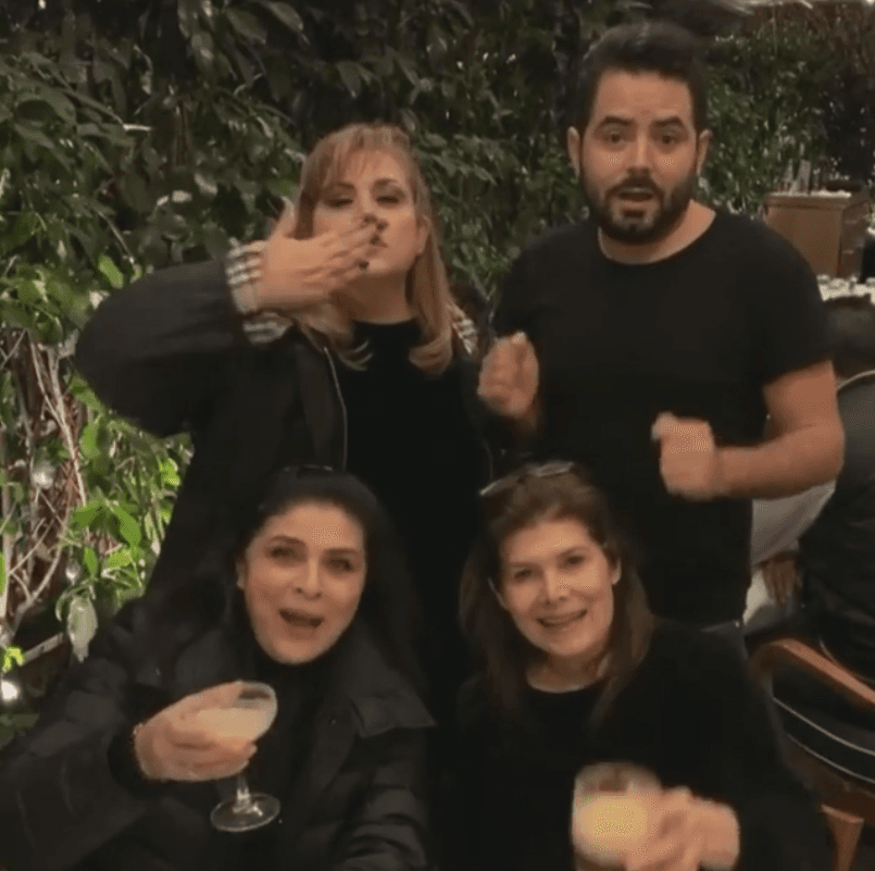 Mientras que la actriz Victoria Ruffo compartió un gif en Instagram para desearle feliz cumpleaños.