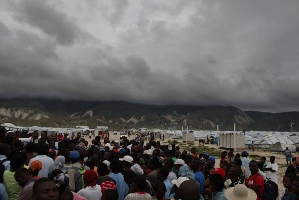 En la capital del país, los refugiados no hicieron caso a los llamados para que abandonaran sus frágiles campamentos.