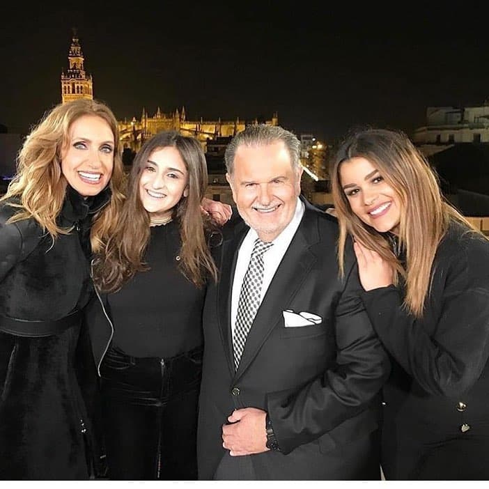 Y también a su 'hermana menor' Mia.