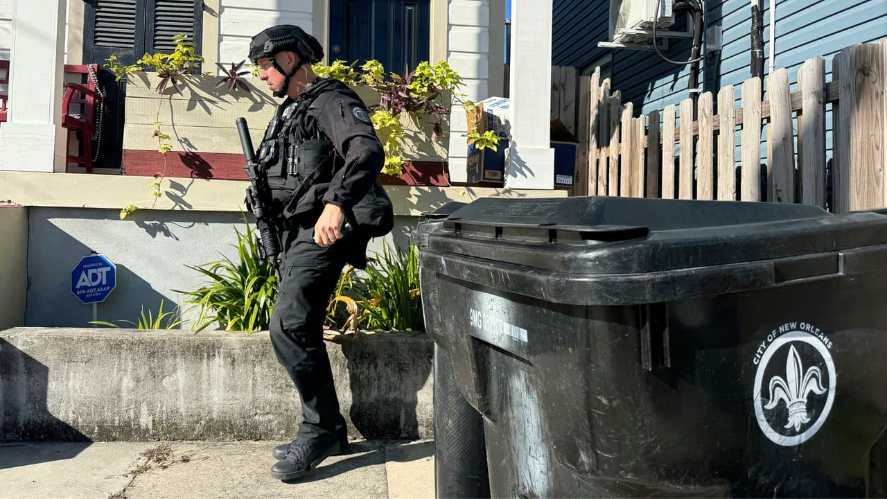 El FBI está revisando con detalle el pasado de Jabbar y su conexión con otras posibles entidades u organizaciones. Los registros públicos revelan que 
<b>alguien con el nombre de Jabbar <a href="https://maps.app.goo.gl/pXLcpvkPX9Eyh4r96" target="_blank">residía en Crescent Peak Drive, en el norte de Houston</a></b>, aunque aún no se ha podido confirmar de manera independiente 
<b>si esta es la misma persona implicada en el ataque.</b>