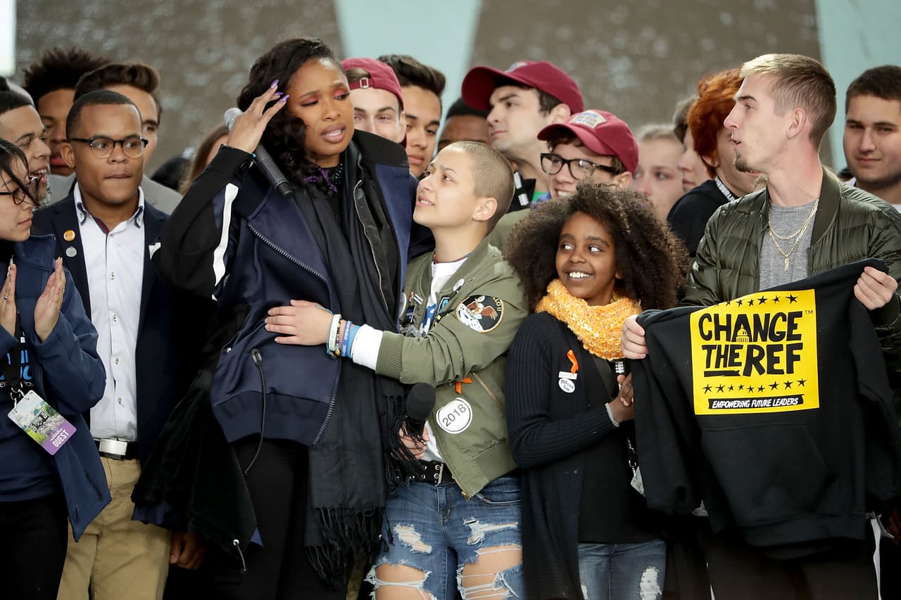 <b>Jennifer Hudson</b>: protagonizó uno de los momentos más conmovedores cuando se presentó en el escenario, teniendo en cuenta que en 2012 perdió a su madre, hermano y sobrino, en acto de violencia por armas de fuego.
<br>
<br>