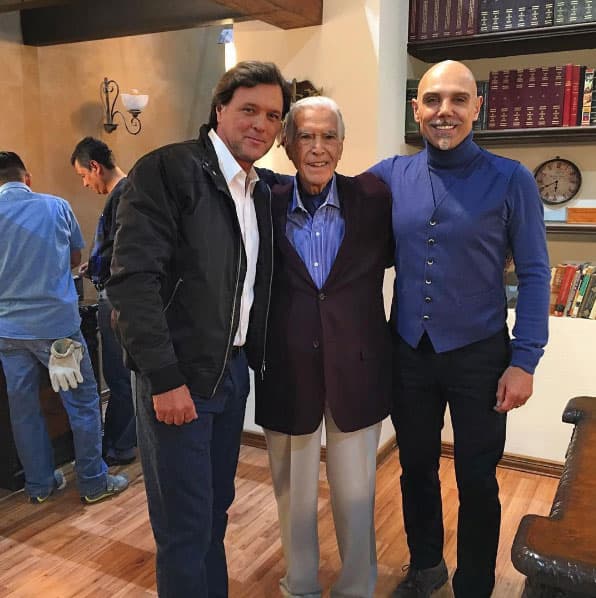 Hay mucha camaradería entre estos tres grandes actores.