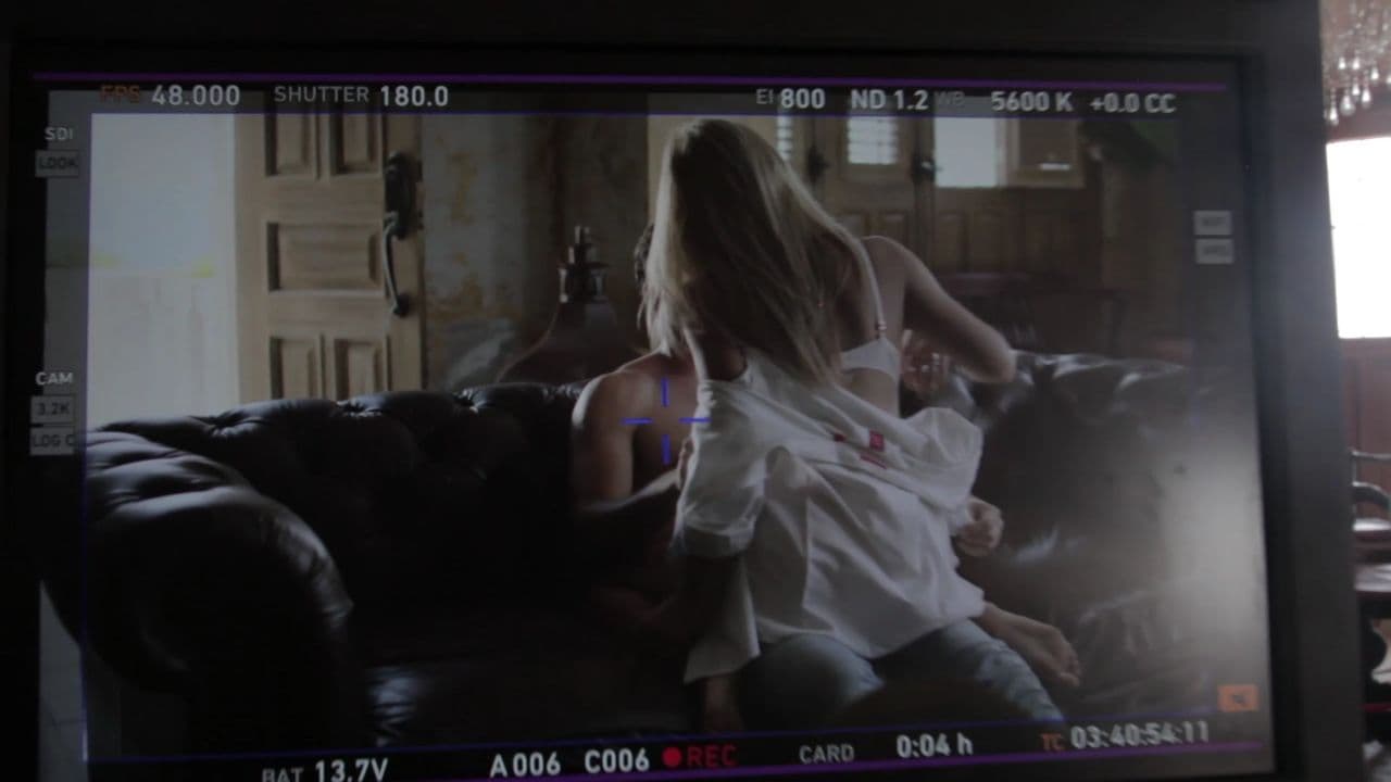 No podían faltar las escenas de pasión, por cierto muy bien realizadas y con sentido dentro de la historia.