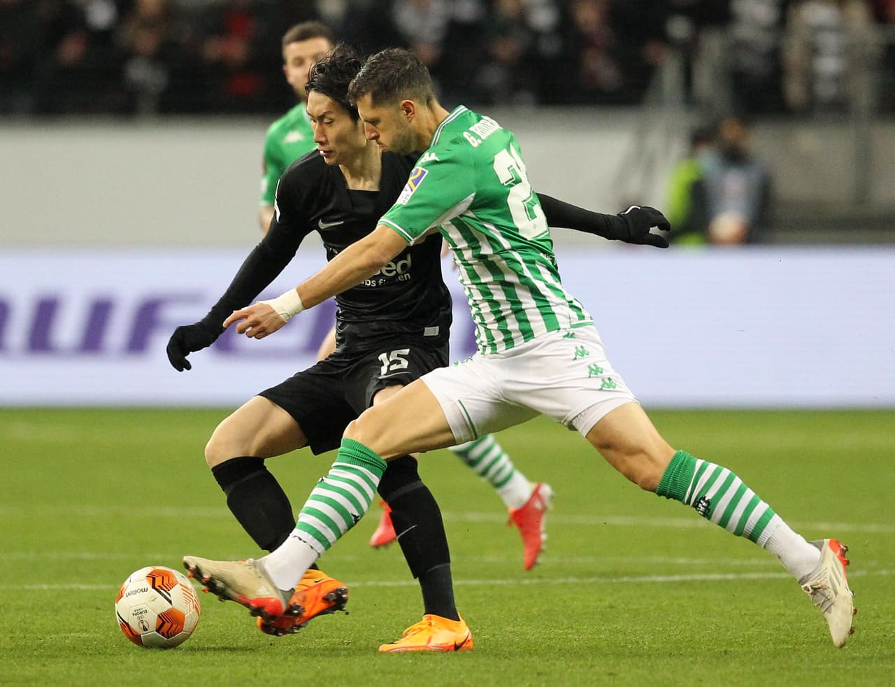 El Eintracht Frankfurt echó al Betis con un global de 3-2 tras empatar en tiempos extra por 1-1.