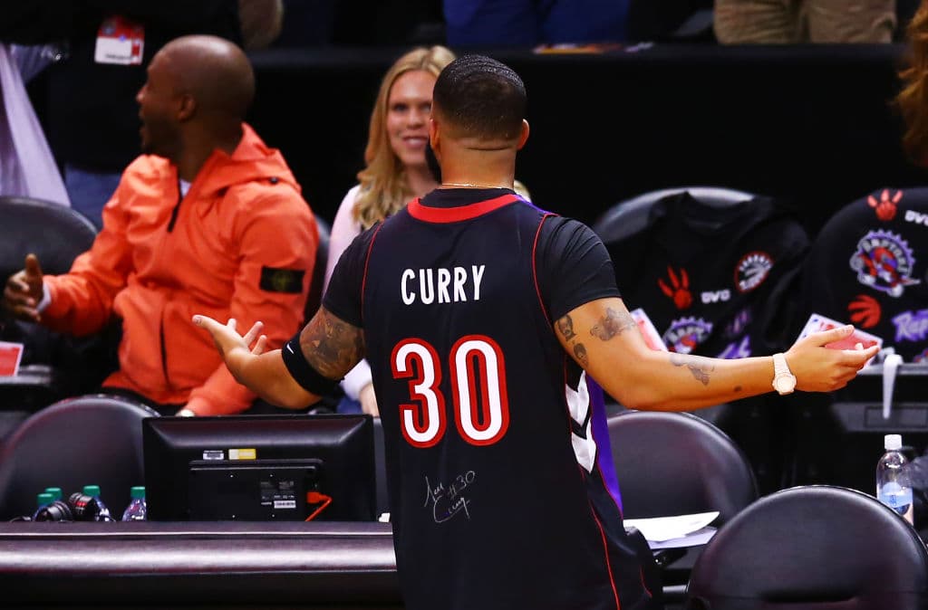 El jersey de Dell Curry visto desde atrás, para que los despistados no piensen que es el de Steph con Toronto.