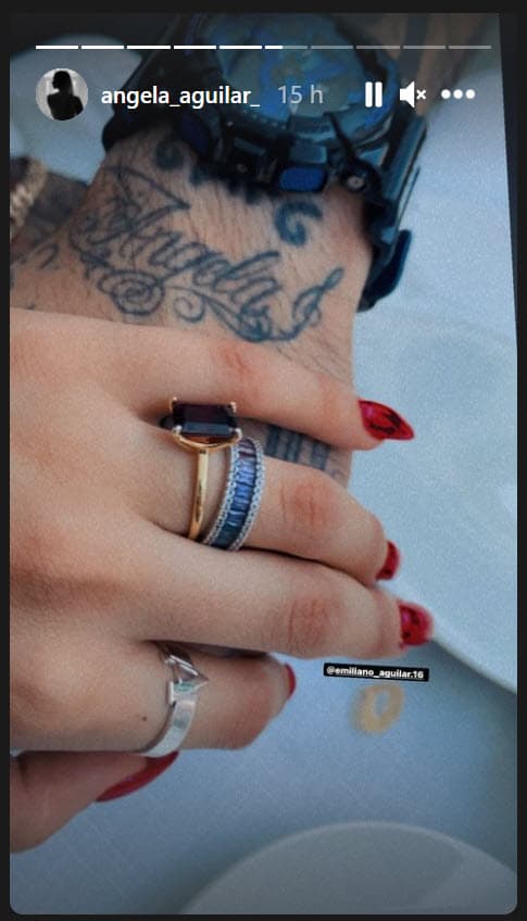 Con esta foto en la que lo etiquetó, Ángela Aguilar mostró el tatuaje que su hermano lleva en la muñeca de una de sus manos, justo a la altura de donde se coloca el reloj.