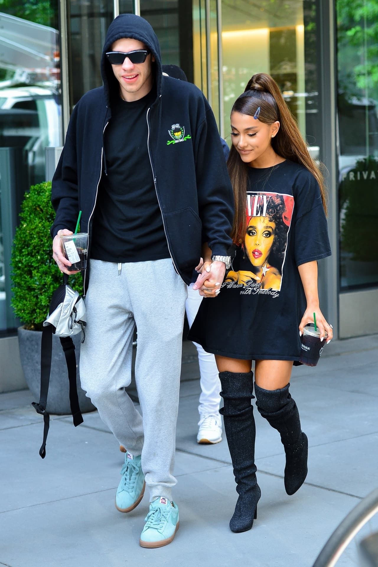 Tanto seguidores de Miller como otros usuarios lanzaron comentarios ofensivos hacia Ariana, así como a su prometido Pete Davidson, debido a que juraban que la muerte del rapero era culpa de la joven pareja.