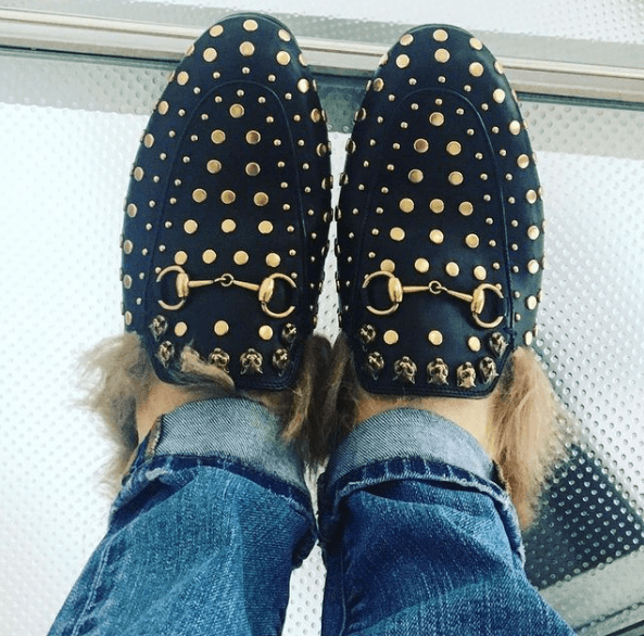 #7
<br>Otra opción confortable, pero extravagante para salir a la calle son estos mocasines Gucci con estoperoles y adornos felinos, con un poco de pelaje incluido.
