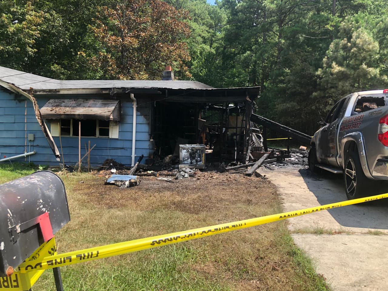 Un incendio dejó en cenizas una casa de Bay Poind Dr., en Durham, Carolina del Norte.
