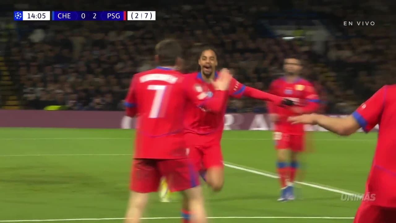 ¡Golazo de Barcola! La cuelga del ángulo para el segundo del PSG ante Chelsea