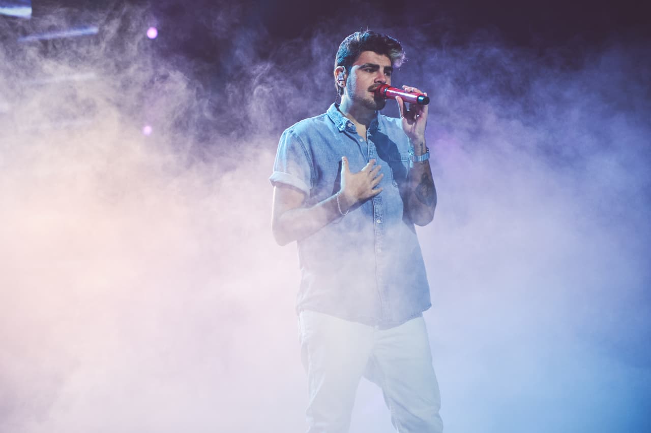 Moly es la primera vez que se presenta en Premios Juventud y en los ensayos sorprendió a todos al ritmo de su salsa.