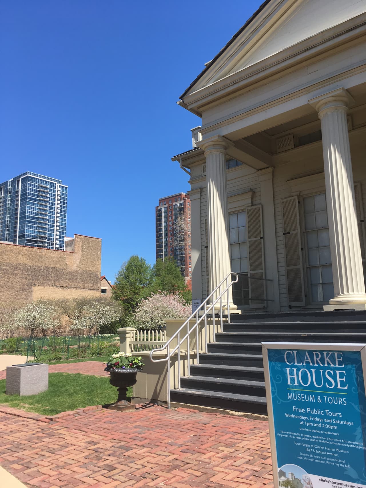 The 'Clarke House' fue designada como un lugar histórico de Chicago en octubre de 1970 y fue incluída en el 'National Register of Historic Places' o el registro nacional de lugares histórico en mayo de 1971.