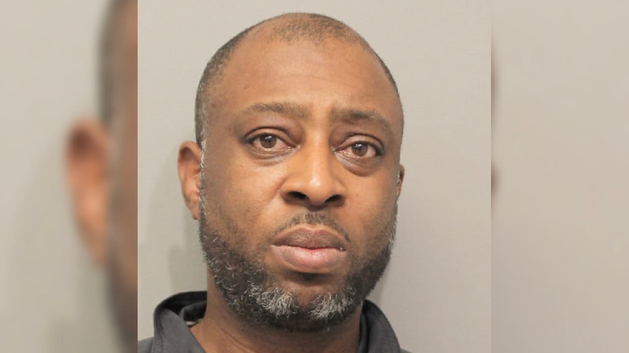 Telly Adams, 44 años, fue arrestado por manejar en estado de ebriedad y se le impuso una fianza de $20,000.